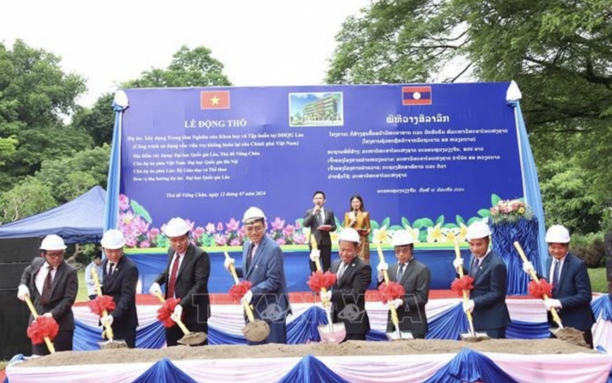 Vietnam helps Lao university promote scientific research, training